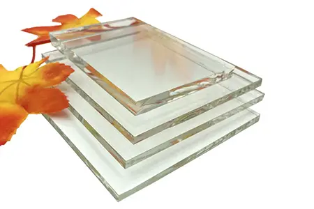 Spiegare i punti chiave e le linee guida di sicurezza per l'installazione del vetro bianco